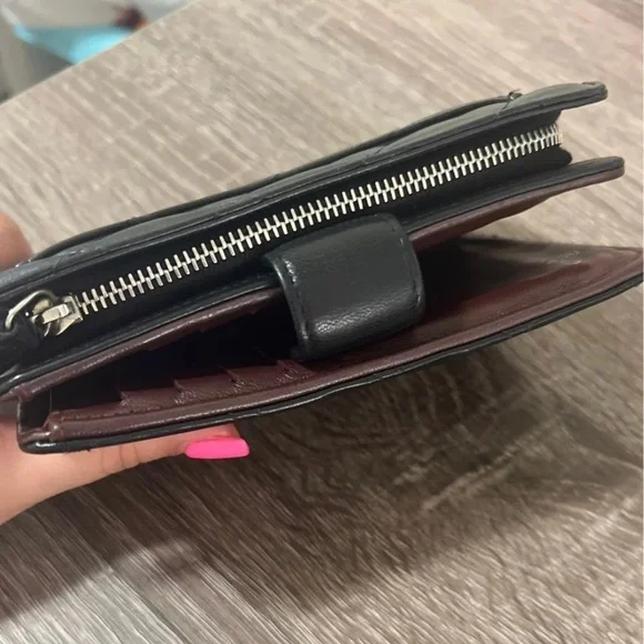 Chanel quilted lambskin zipped wallet - Picture 9 of 11